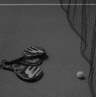 piste padel raquettes